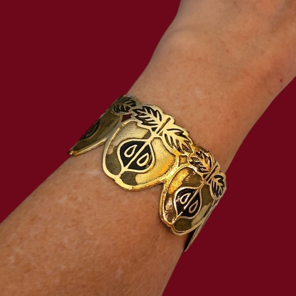 Vintage Unique Indian Brass Apples Life and Renewal Symbolic Cuff Bracelet - Picture 1 of 12
